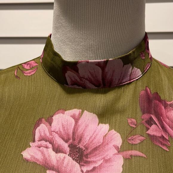 Forever 21 Pre loved gorgeous Floral Ruffle Top with long Sleeves. - Picture 4 of 10